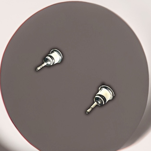 NEW Luxury Silver & White Cubic Zirconia Baguette Large Palm Leaf Stud Earrings - Picture 8 of 13